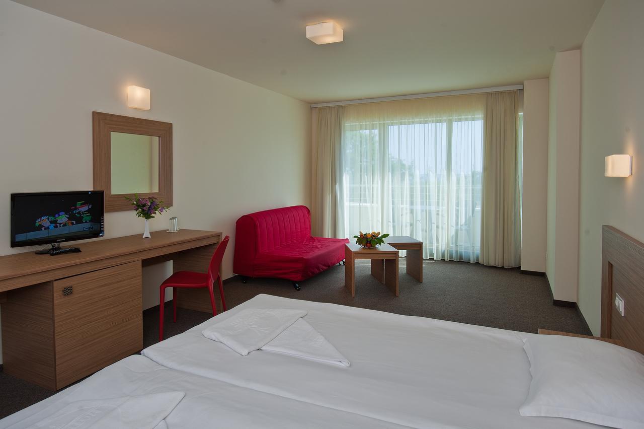 Jeravi Club Hotel Primorsko Exteriör bild
